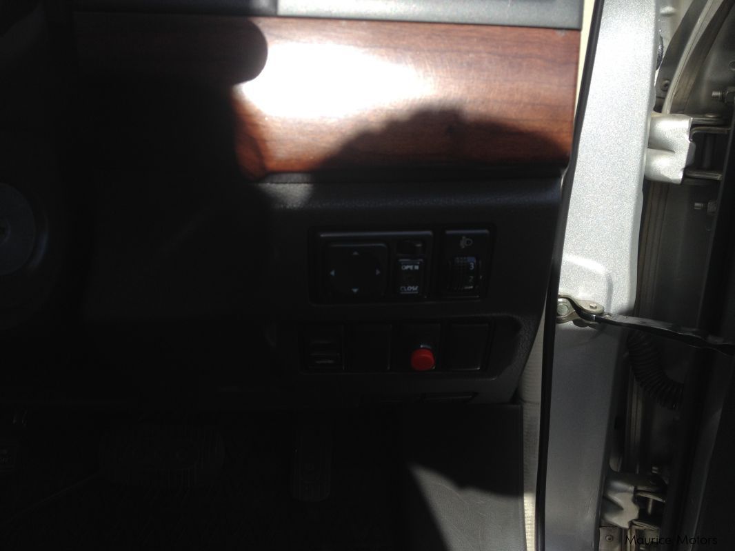 Nissan BLUEBIRD - LEATHER SEATS - SILVER in Mauritius