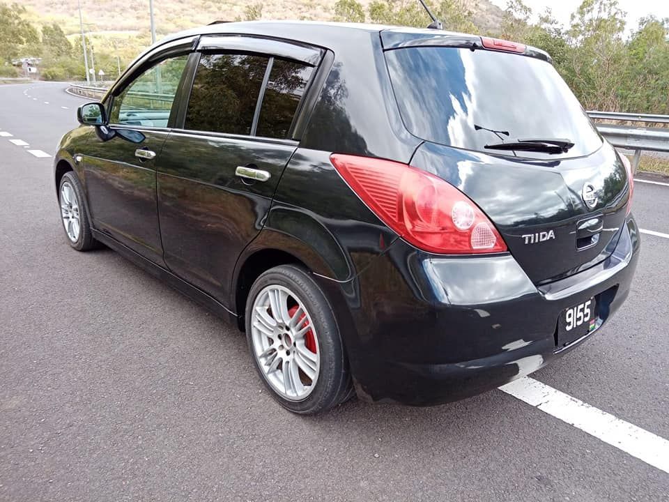 Nissan Tiida- Hatchback in Mauritius
