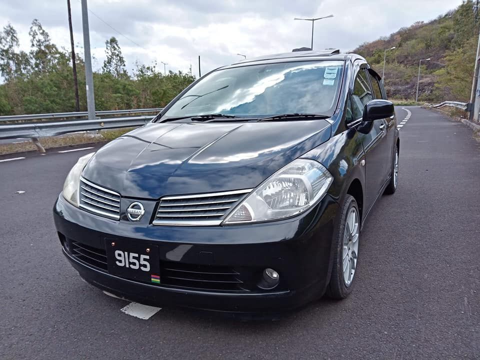 Nissan Tiida- Hatchback in Mauritius