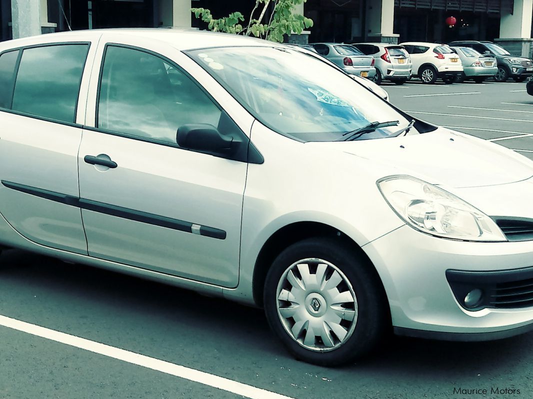 Renault Clio Sports Car in Mauritius