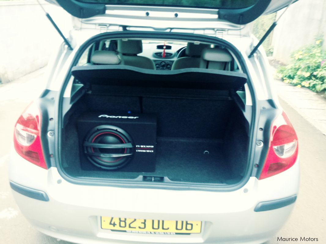 Renault Clio Sports Car in Mauritius