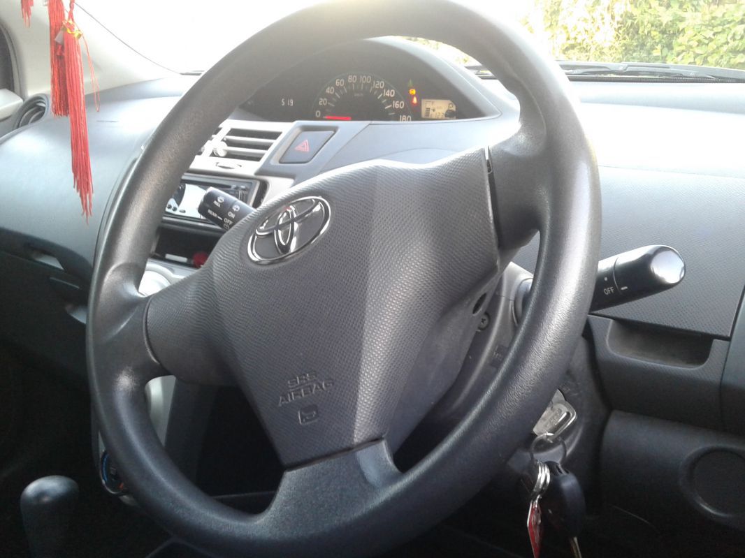 Toyota vitz салон