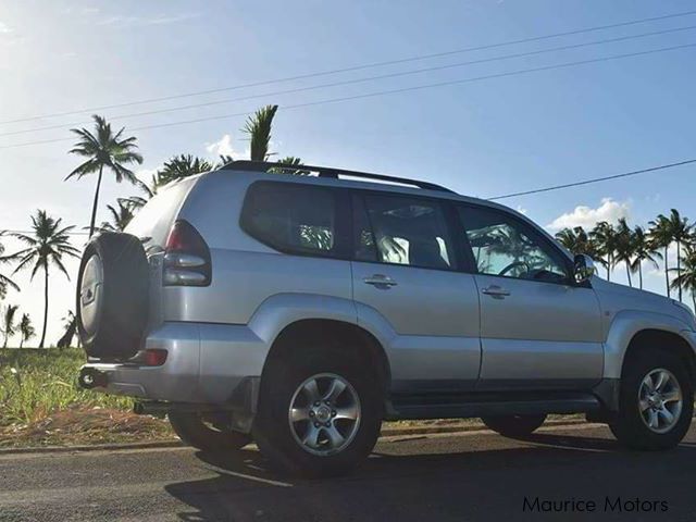 Toyota land cruiser 120 in Mauritius