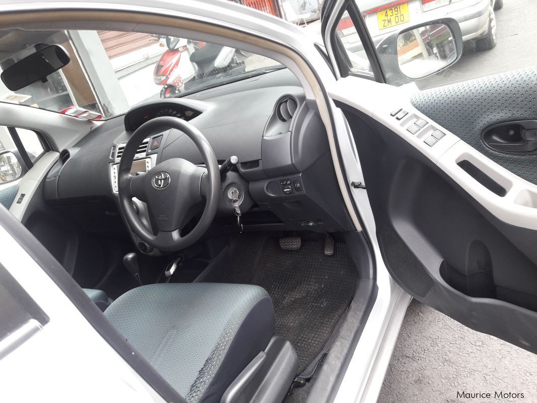 Toyota vitz in Mauritius