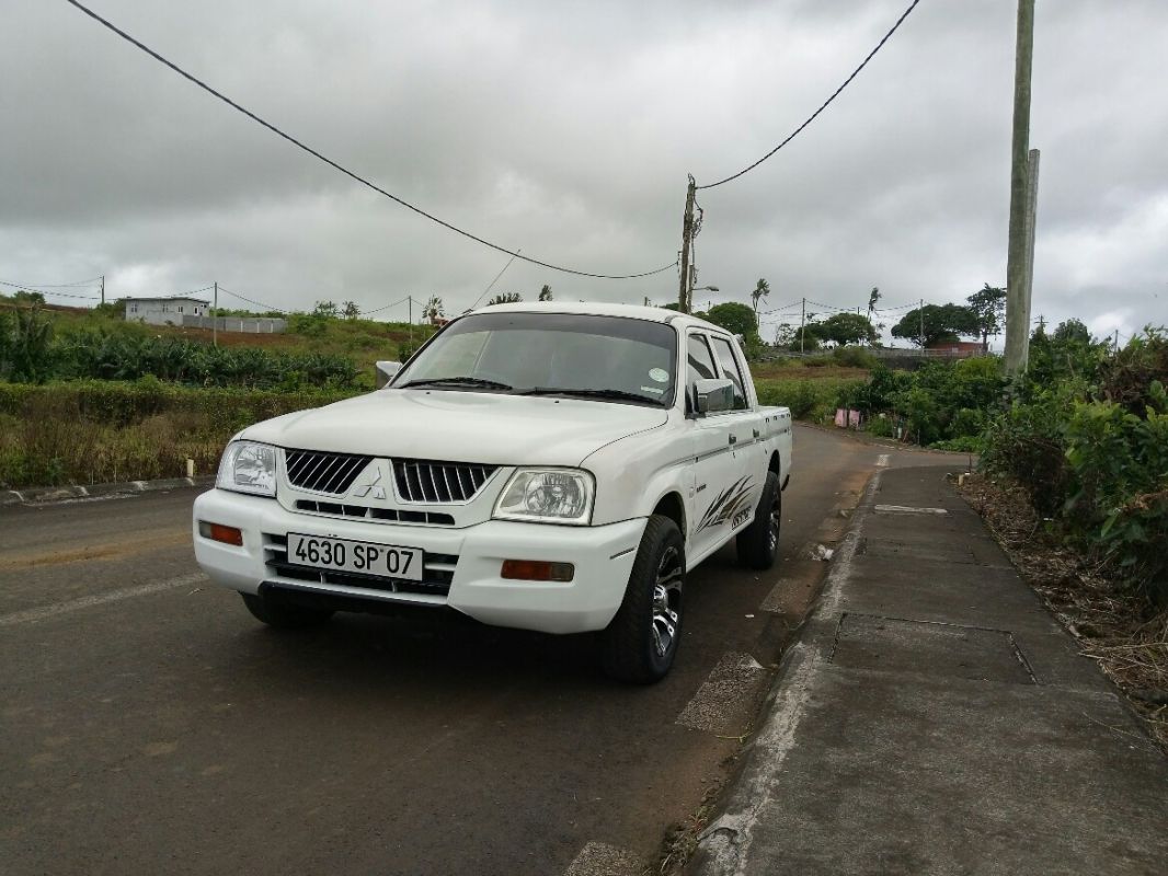 Mitsubishi L200 2x4 in Mauritius