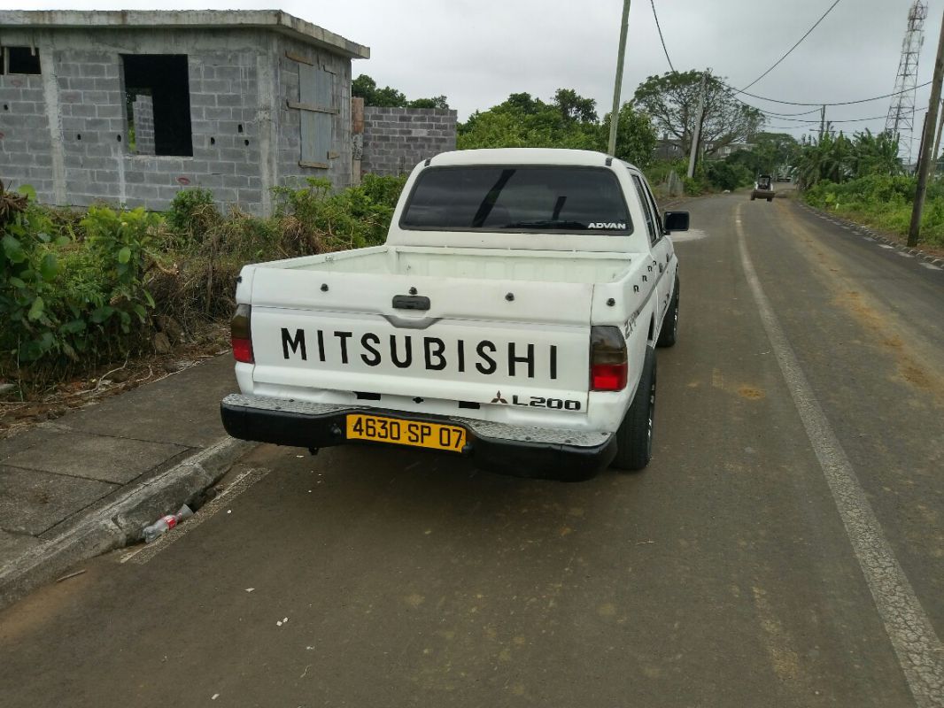 Mitsubishi L200 2x4 in Mauritius