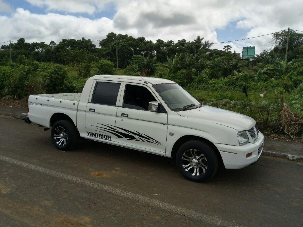 Mitsubishi L200 2x4 in Mauritius