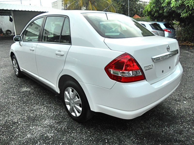 2007 Nissan Tiida e 4WD car Photos Automatic Transmissions