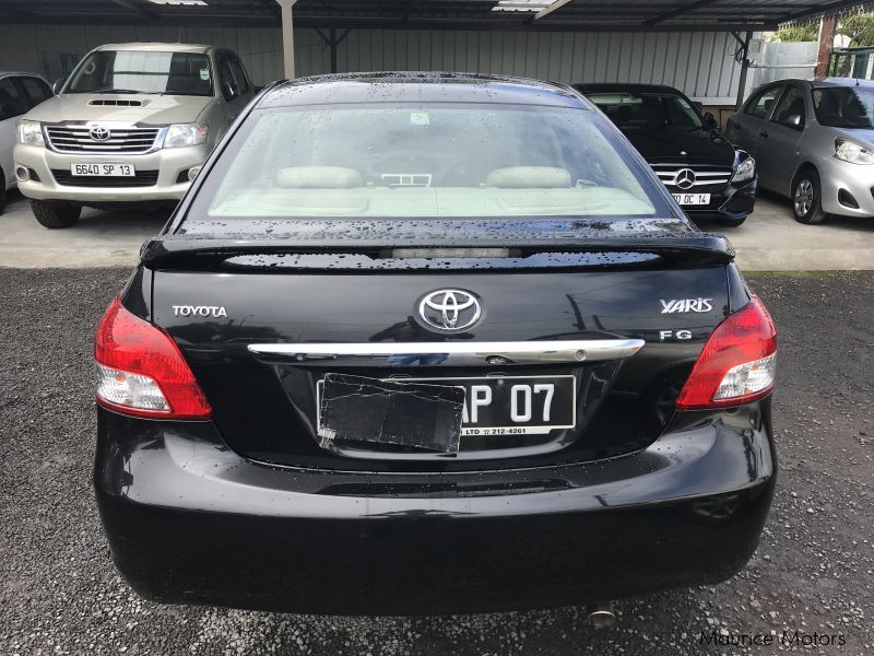 Toyota YARIS - MANUAL - BLACK in Mauritius