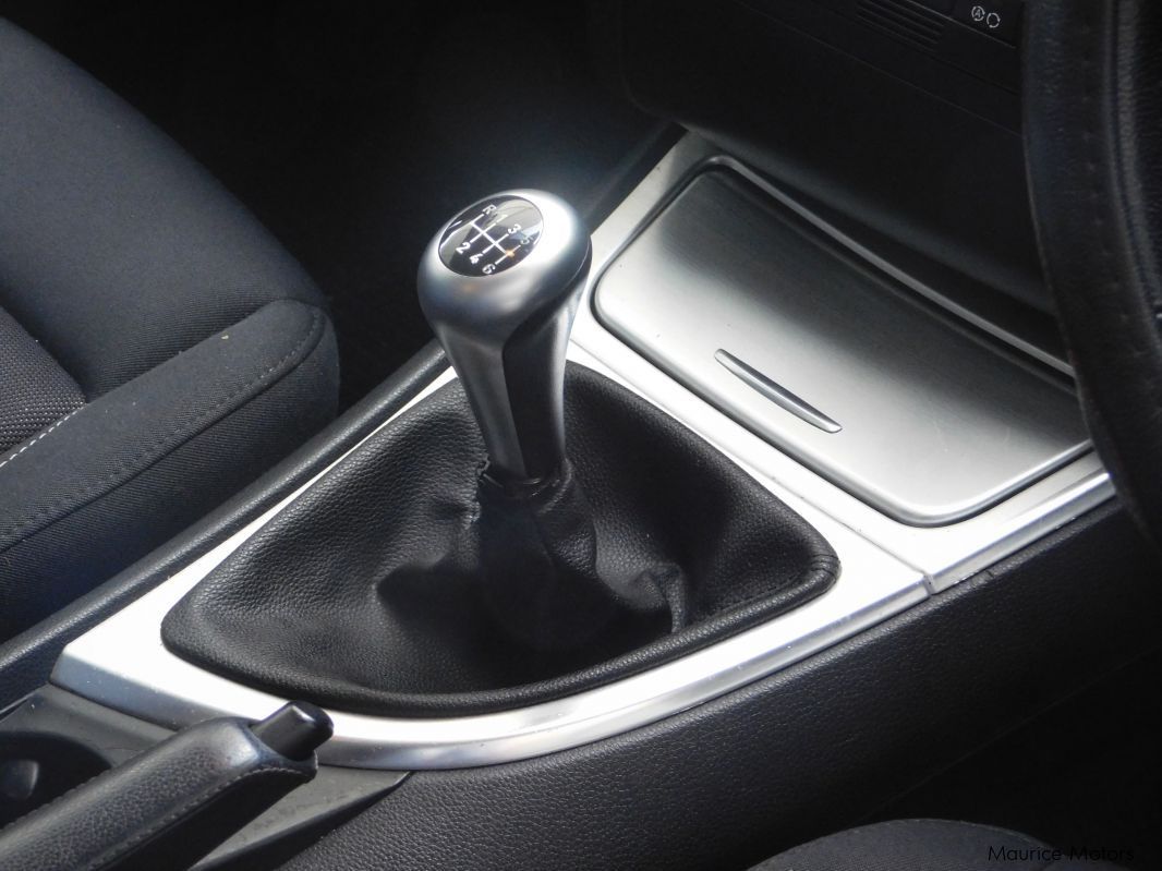 BMW 116i - MANUAL TRANSMISSION - BLUE in Mauritius