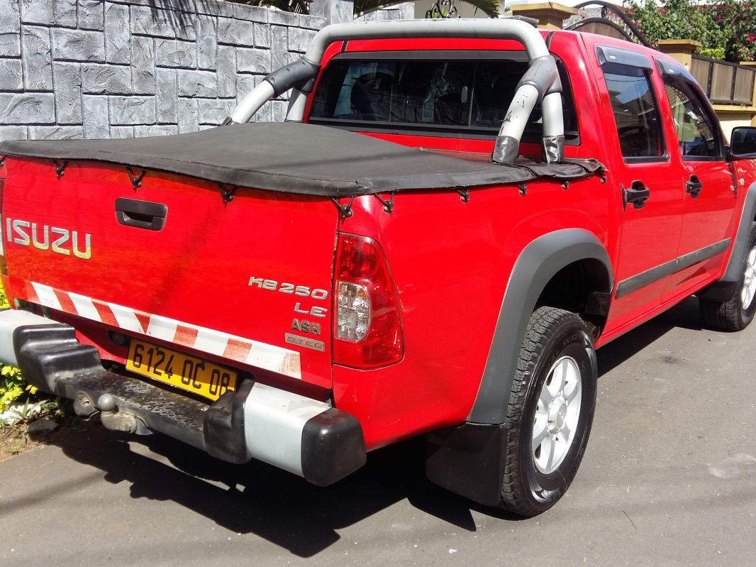Isuzu пикап 2008