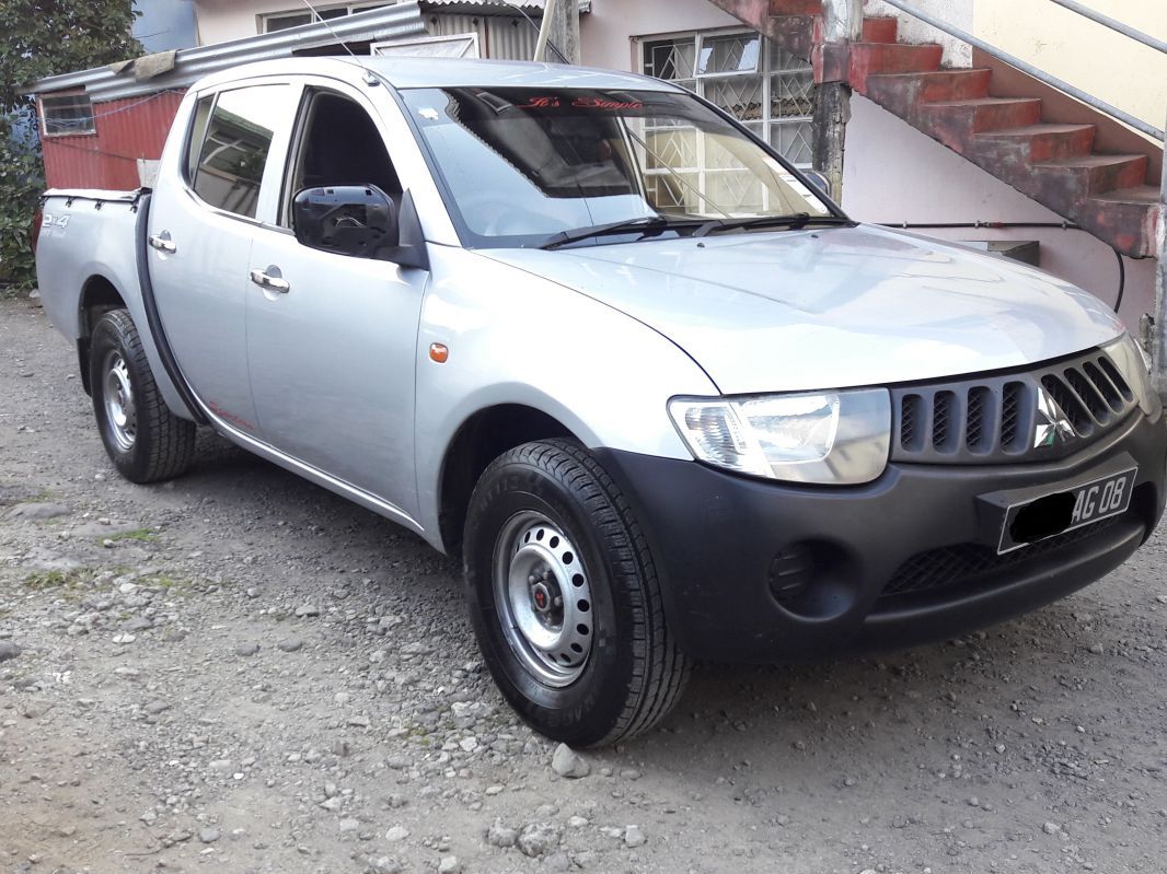 Mitsubishi L 200 SPORTERO 2x4 in Mauritius