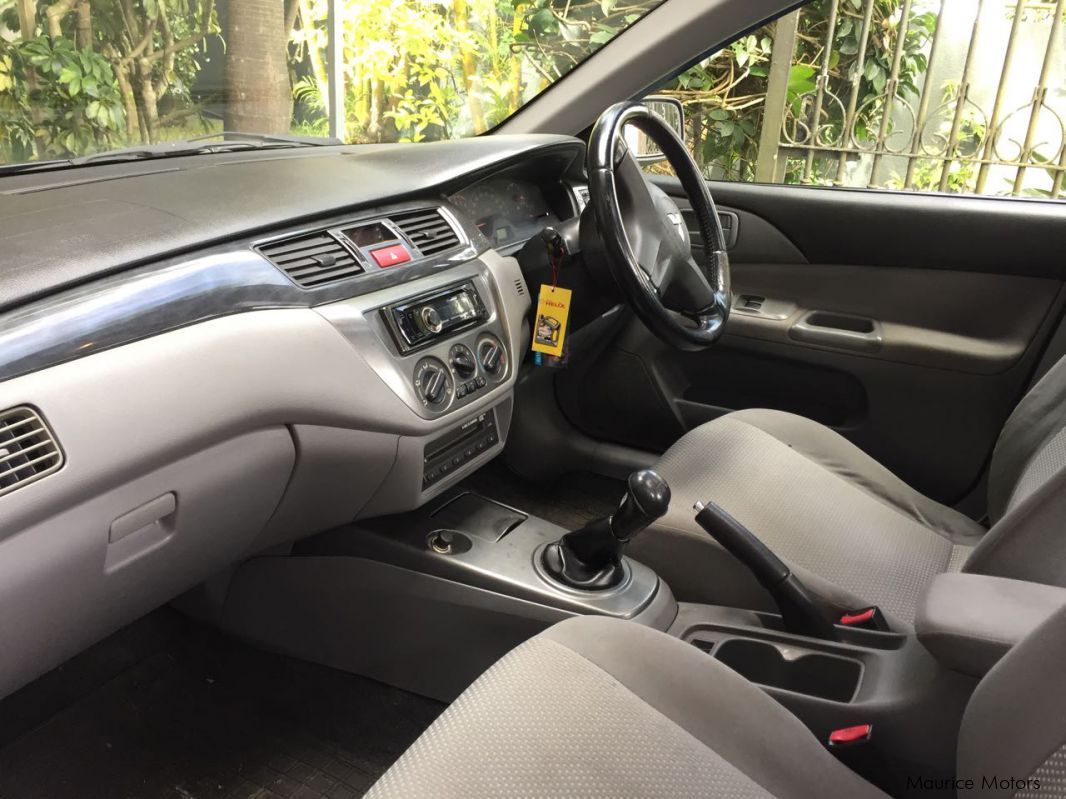 Mitsubishi Lancer GLX Full options in Mauritius