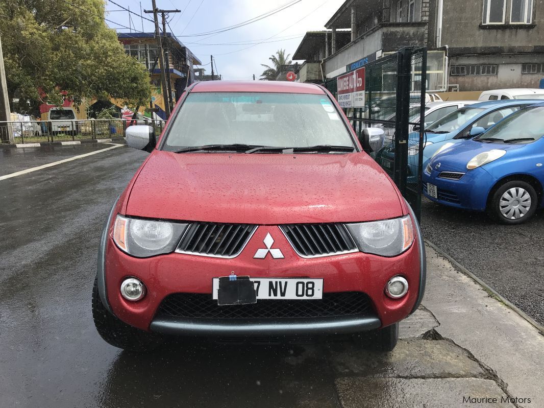 Mitsubishi SPORTERO - RED 4X4 TURBO in Mauritius