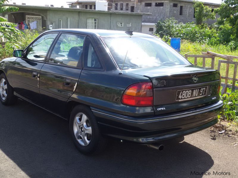 BMW 318i M SPORT in Mauritius
