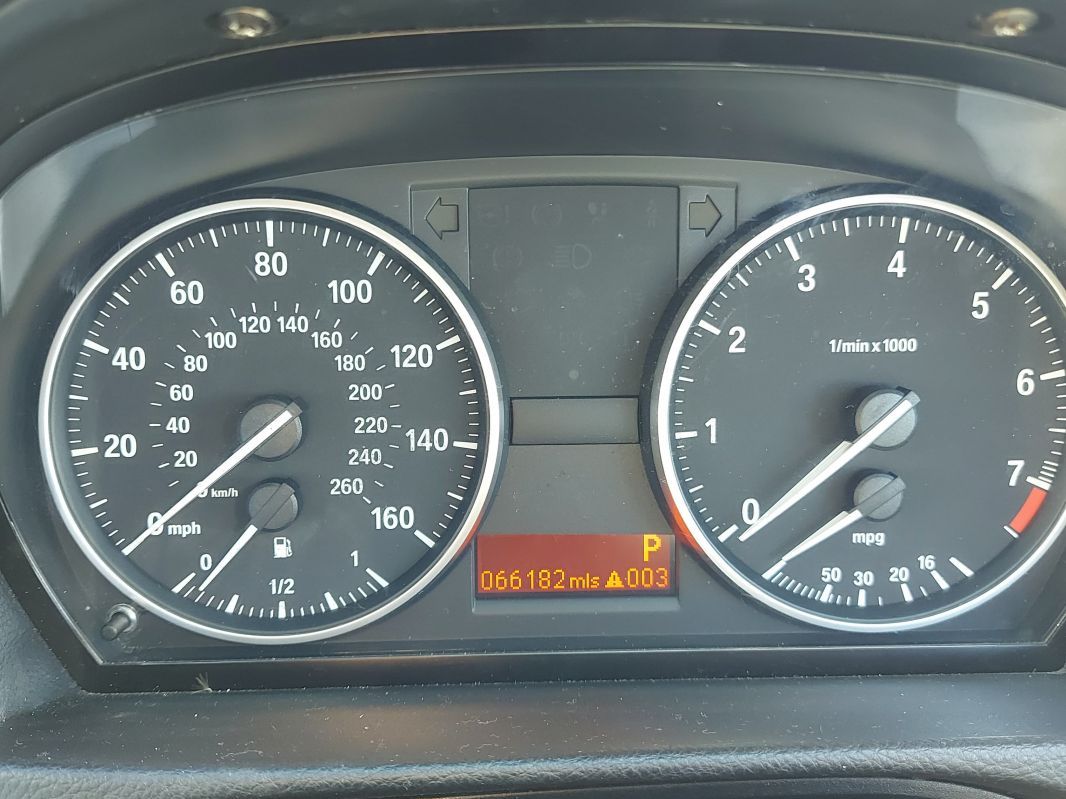 BMW 320i E90 Auto in Mauritius