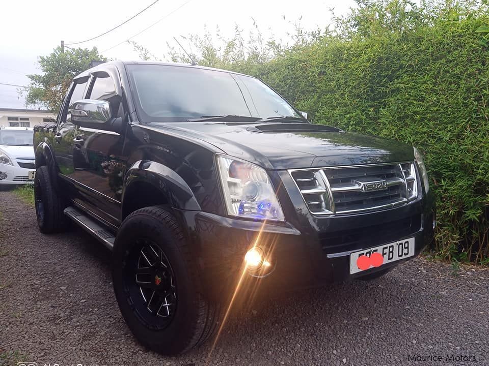 Isuzu KB300 AUTOMATIC GEAR 4X4 in Mauritius