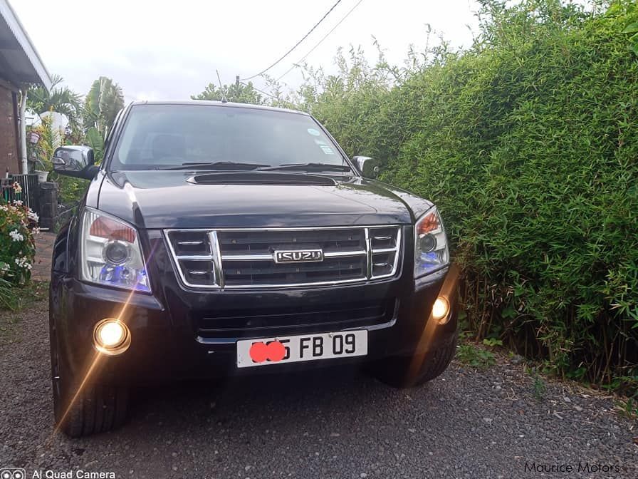 Isuzu KB300 AUTOMATIC GEAR 4X4 in Mauritius