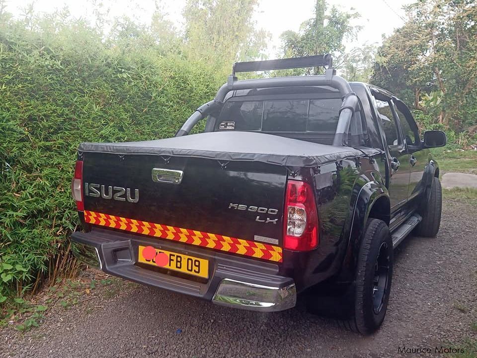 Isuzu KB300 AUTOMATIC GEAR 4X4 in Mauritius