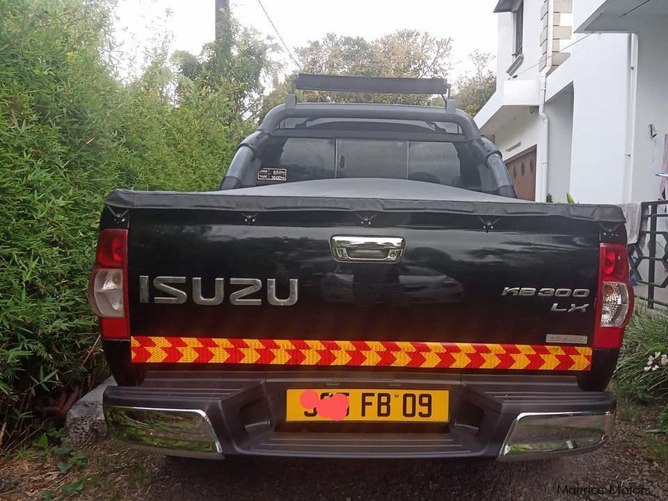 Isuzu KB300 AUTOMATIC GEAR 4X4 in Mauritius