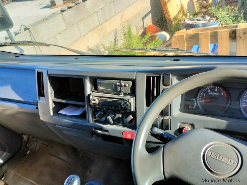 Isuzu NPR 71H 14ft Frigo in Mauritius