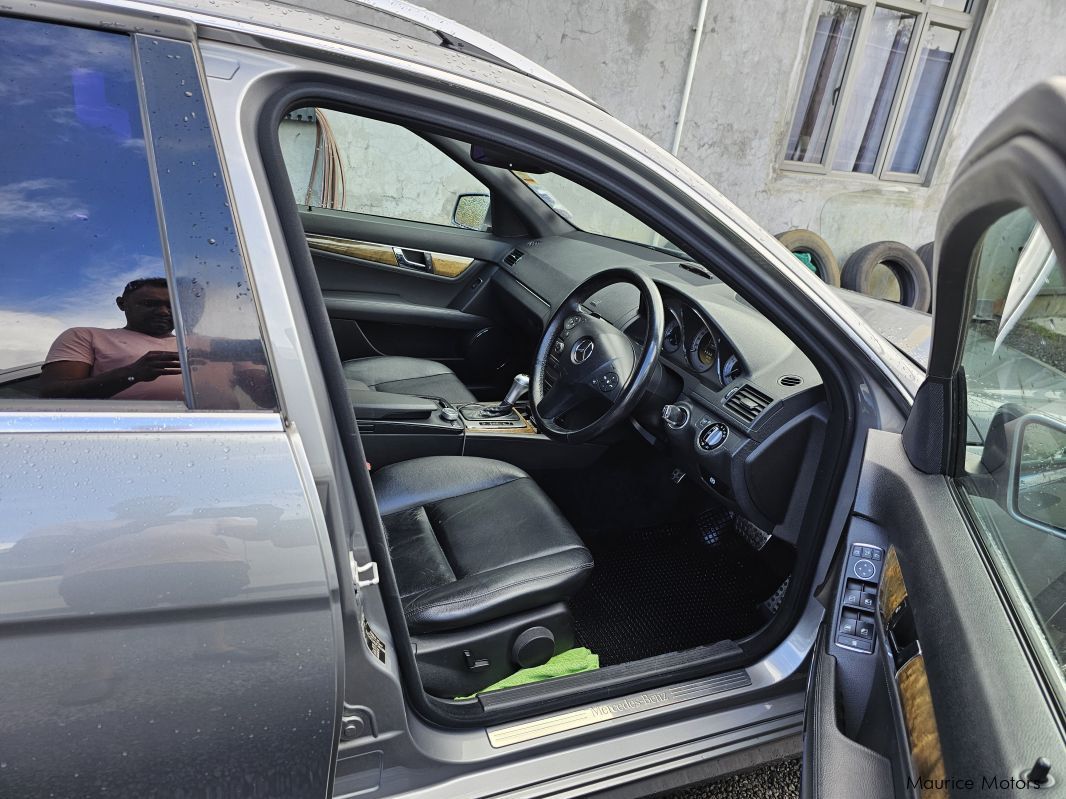 Mercedes-Benz C180 W204 estate in Mauritius