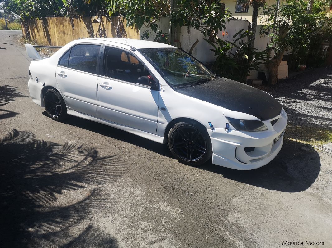 Mitsubishi lancer glx in Mauritius