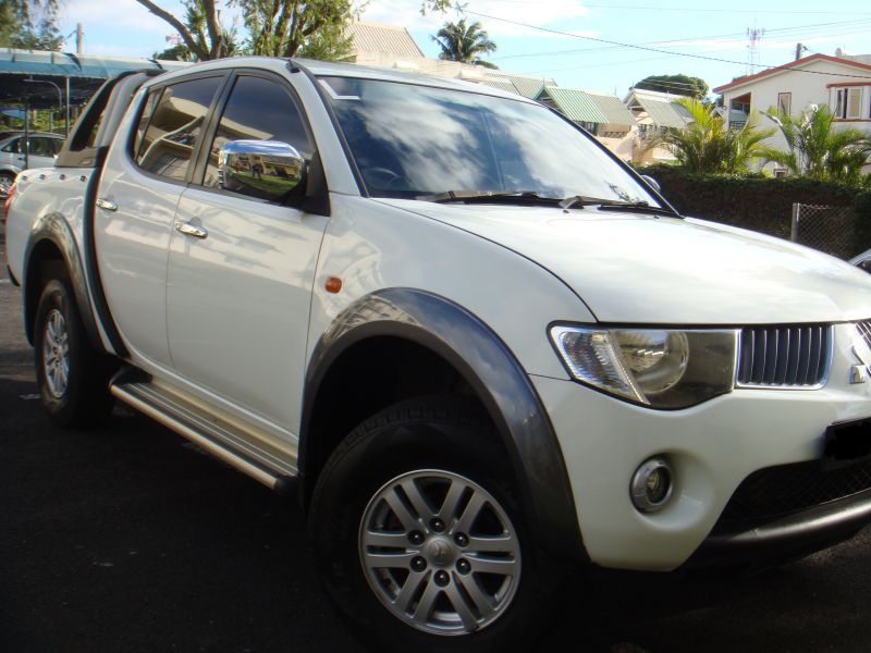 Used Mitsubishi sportero 4x4 3.2 turbo 2009 sportero 4x4 3.2 turbo