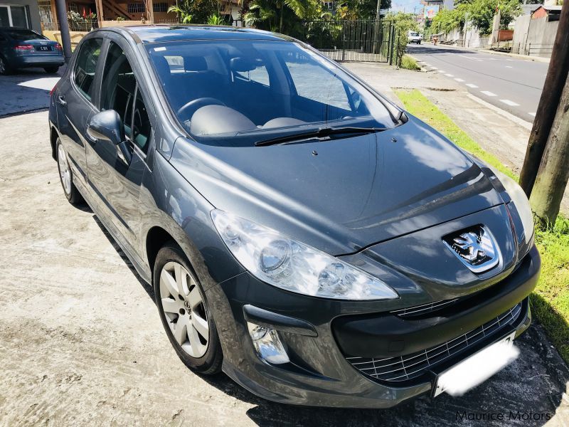 Peugeot 308 Steptronic 1.6 PANORAMIC ROOF in Mauritius