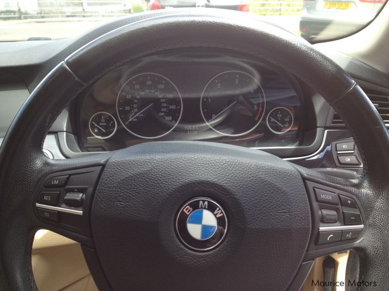 BMW 520D F10 - PRIVATE NUMBER INC - STEPTRONIC - PEARL BLUE MET in Mauritius