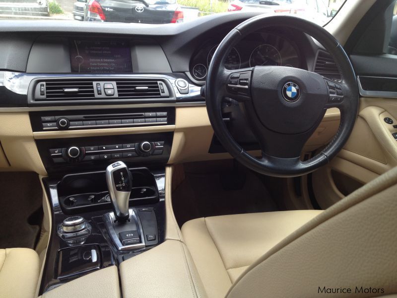 BMW 520D F10 - PRIVATE NUMBER INC - STEPTRONIC - PEARL BLUE MET in Mauritius