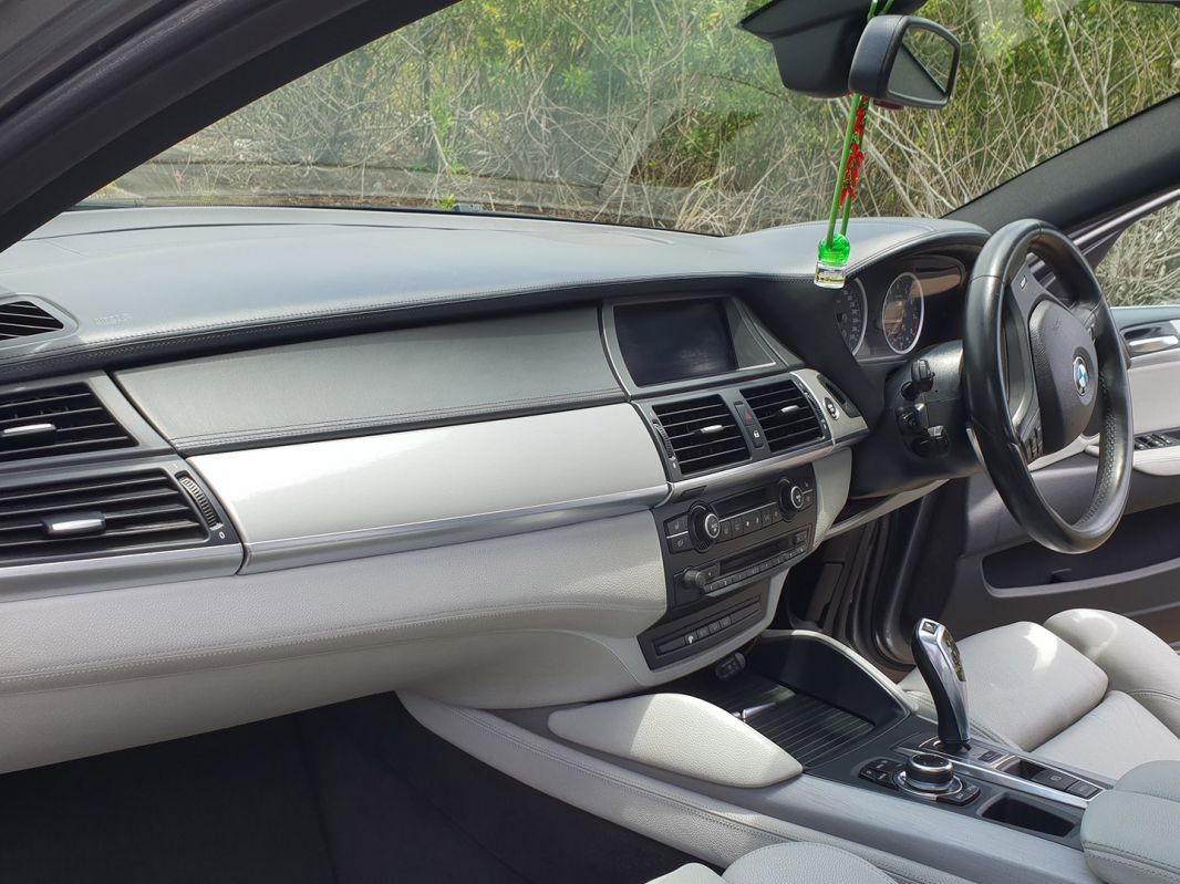 BMW X6M in Mauritius