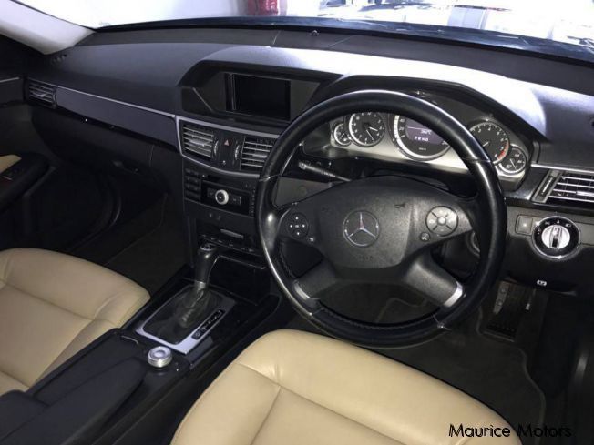 Mercedes-Benz E250 - AUTOMATIC STEPTRONIC - FULLY LOADED in Mauritius