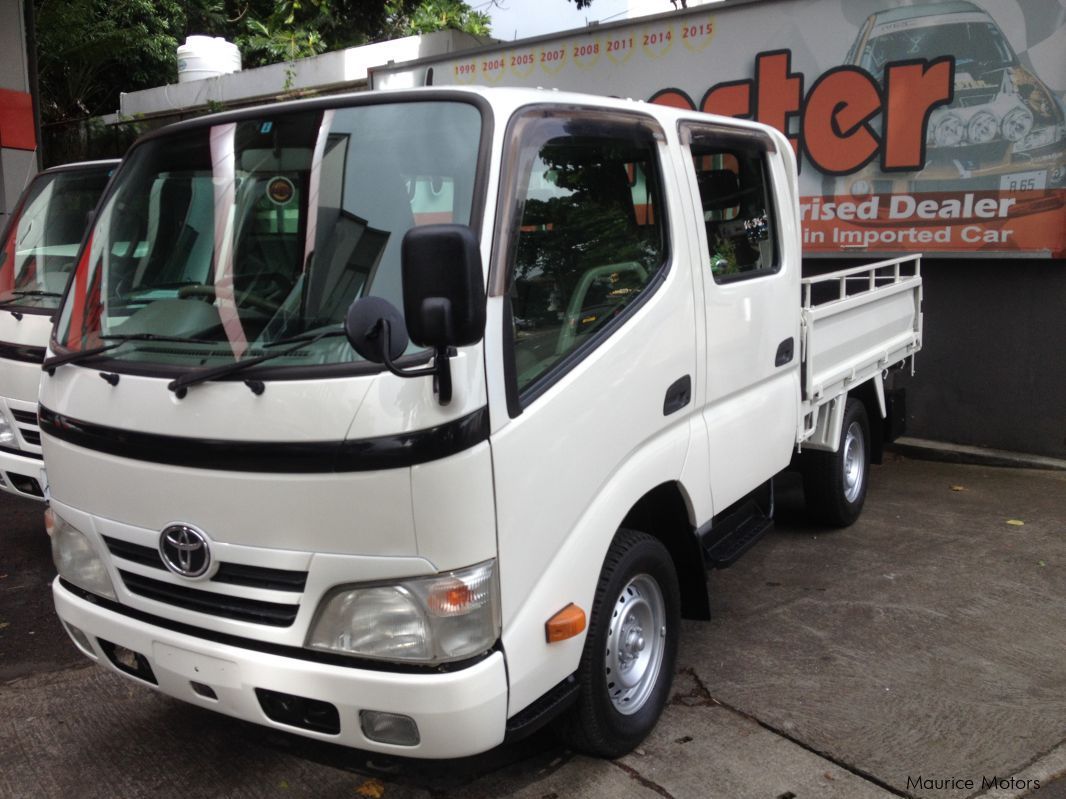 Toyota DYNA - WHITE - DOUBLE CAB in Mauritius