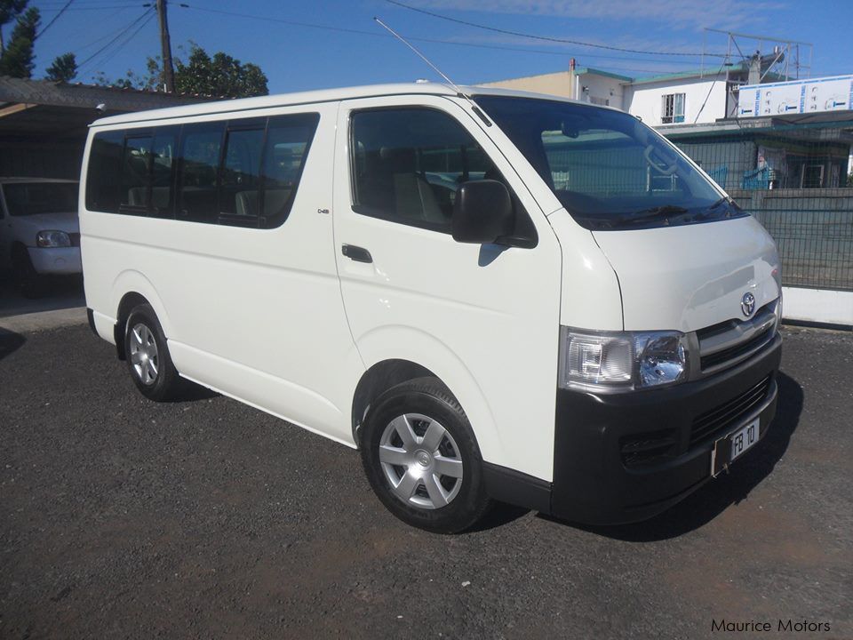 20125  Thông số kỹ thuật và tiện nghi xe Toyota HiAce Super Wagon 10 chỗ  27 2010