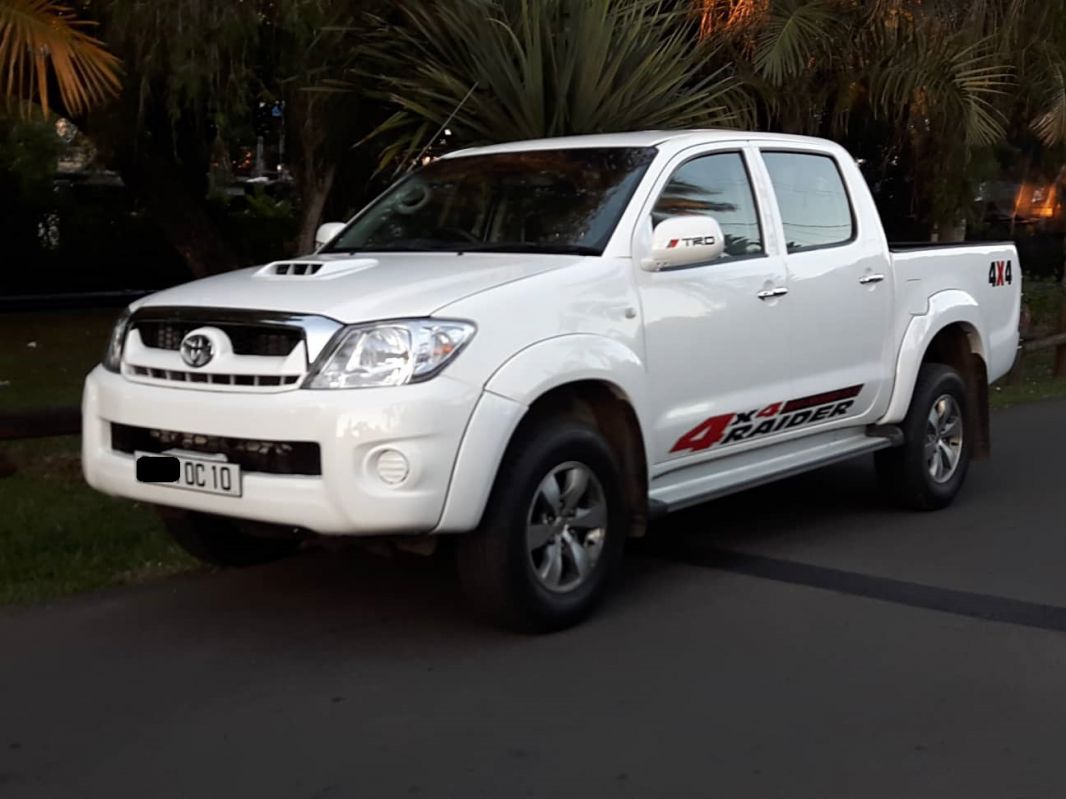 Toyota Hilux 4X4 Raider 3.0 D4D in Mauritius