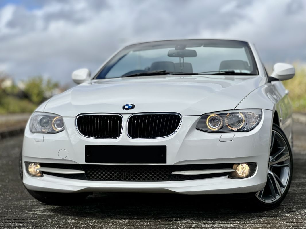 BMW E93 320i in Mauritius
