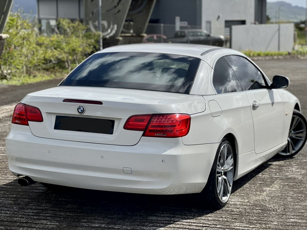 BMW E93 320i in Mauritius