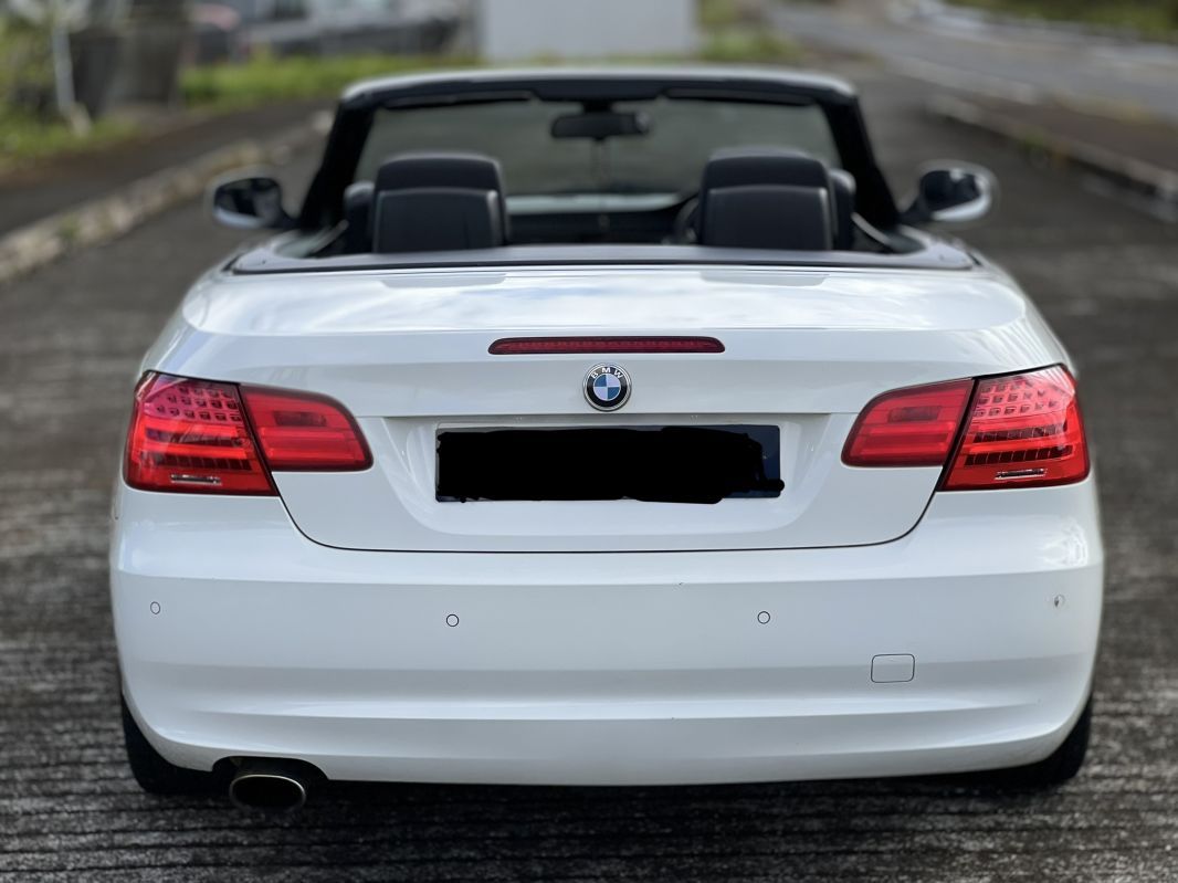 BMW E93 320i in Mauritius