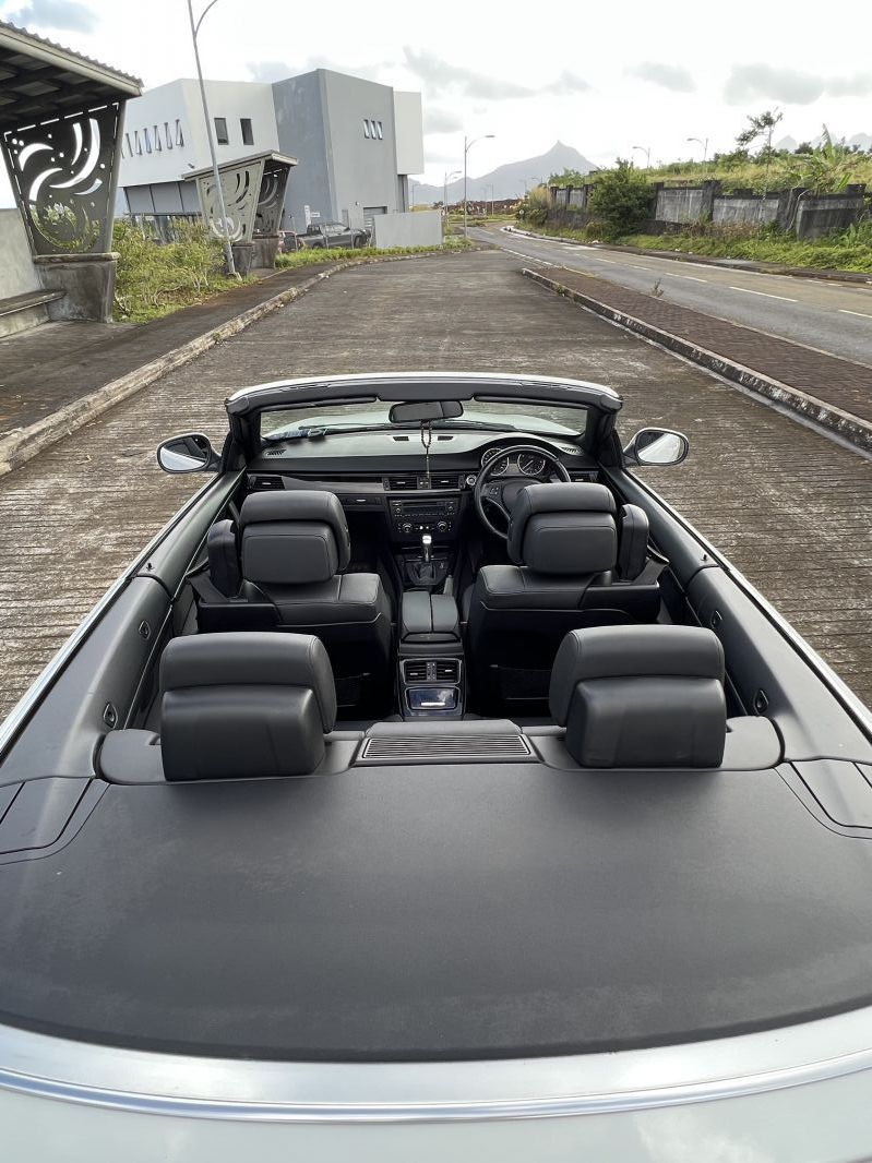 BMW E93 320i in Mauritius