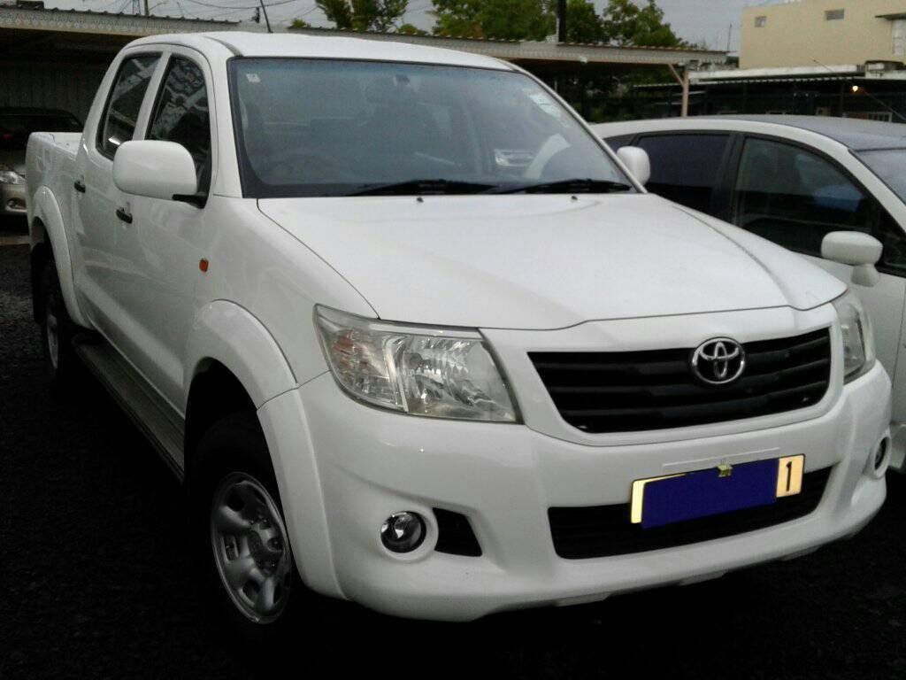 Used Toyota HILUX - 4X2 - WHITE | 2011 HILUX - 4X2 - WHITE for sale ...