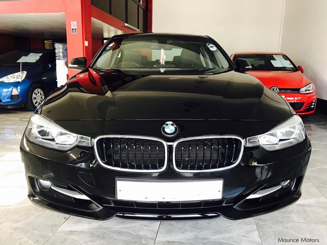 BMW 320i F30  SPORT PACKAGE 2.0 TWIN POWER TURBO in Mauritius