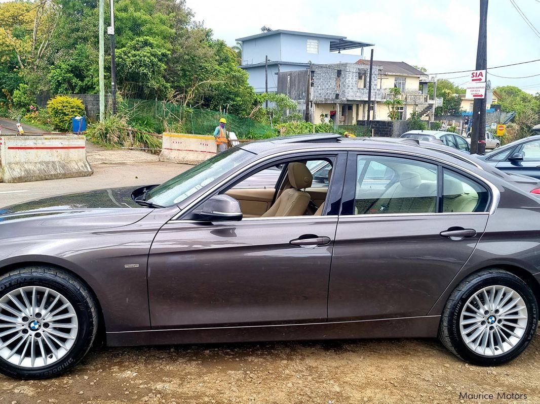 BMW 320i LUXURY PACK SUNROOF in Mauritius