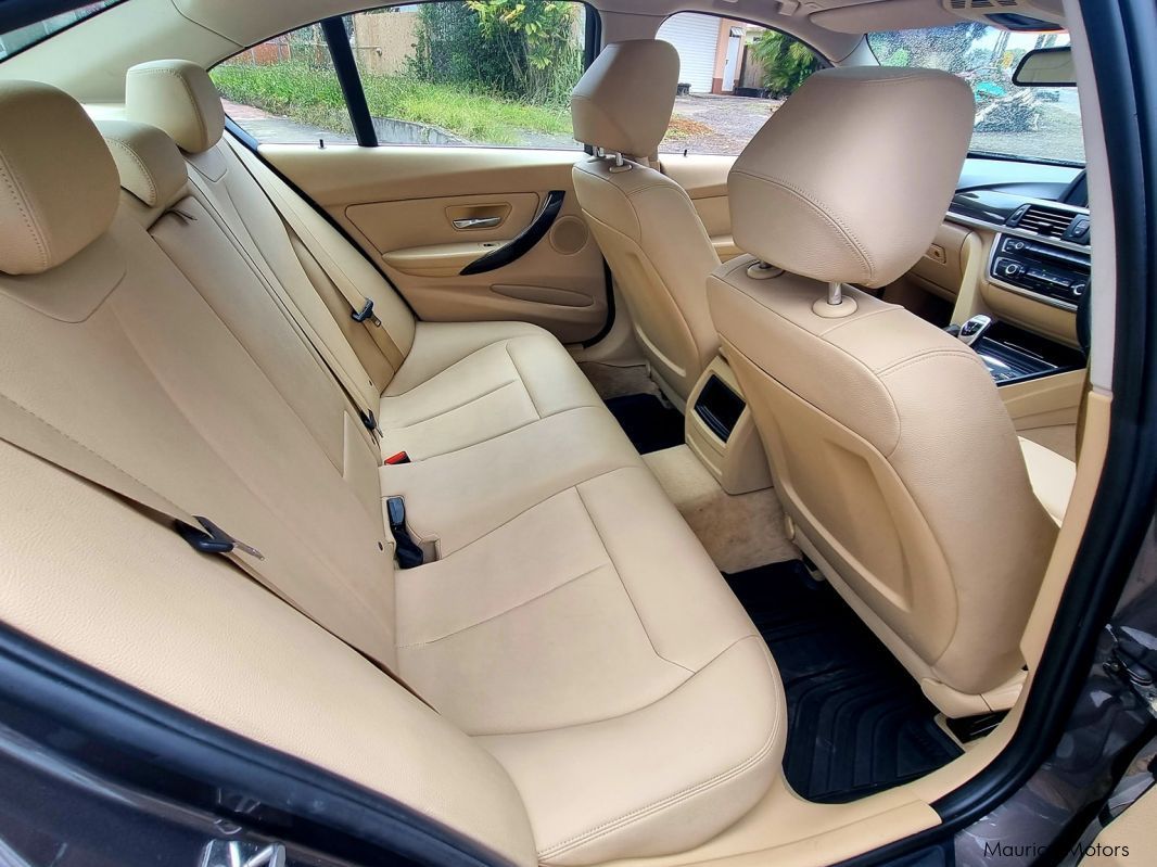 BMW 320i LUXURY PACK SUNROOF in Mauritius