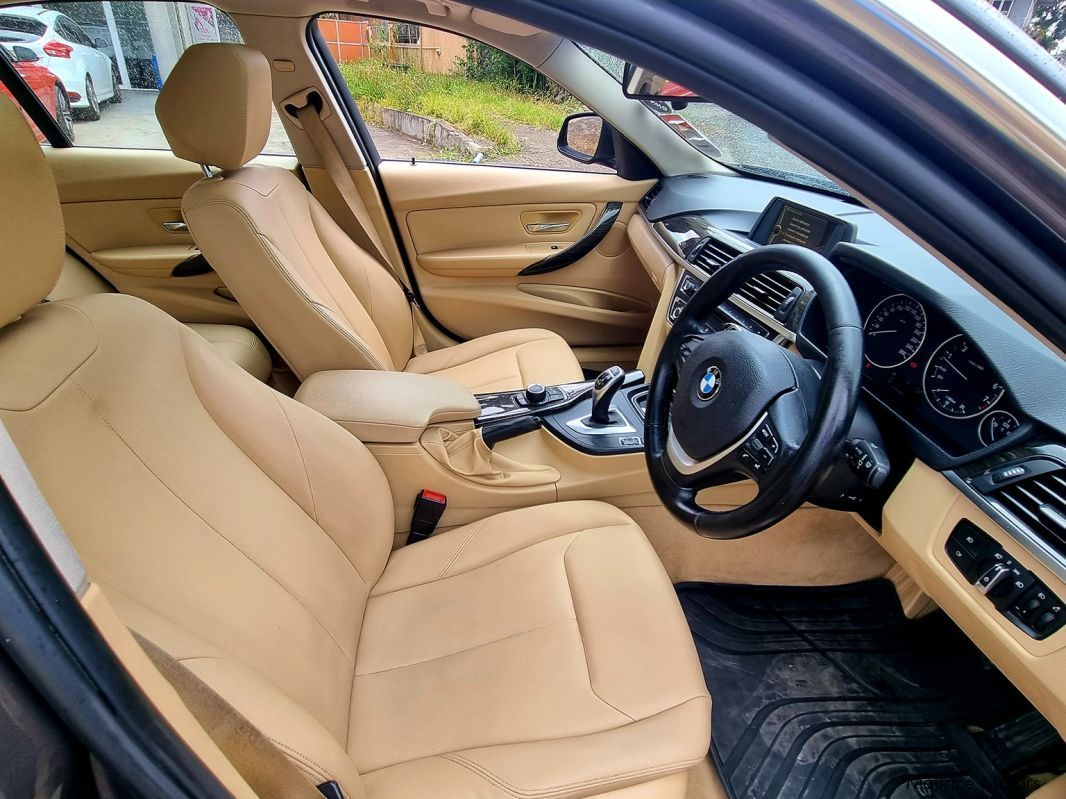 BMW 320i LUXURY PACK SUNROOF in Mauritius