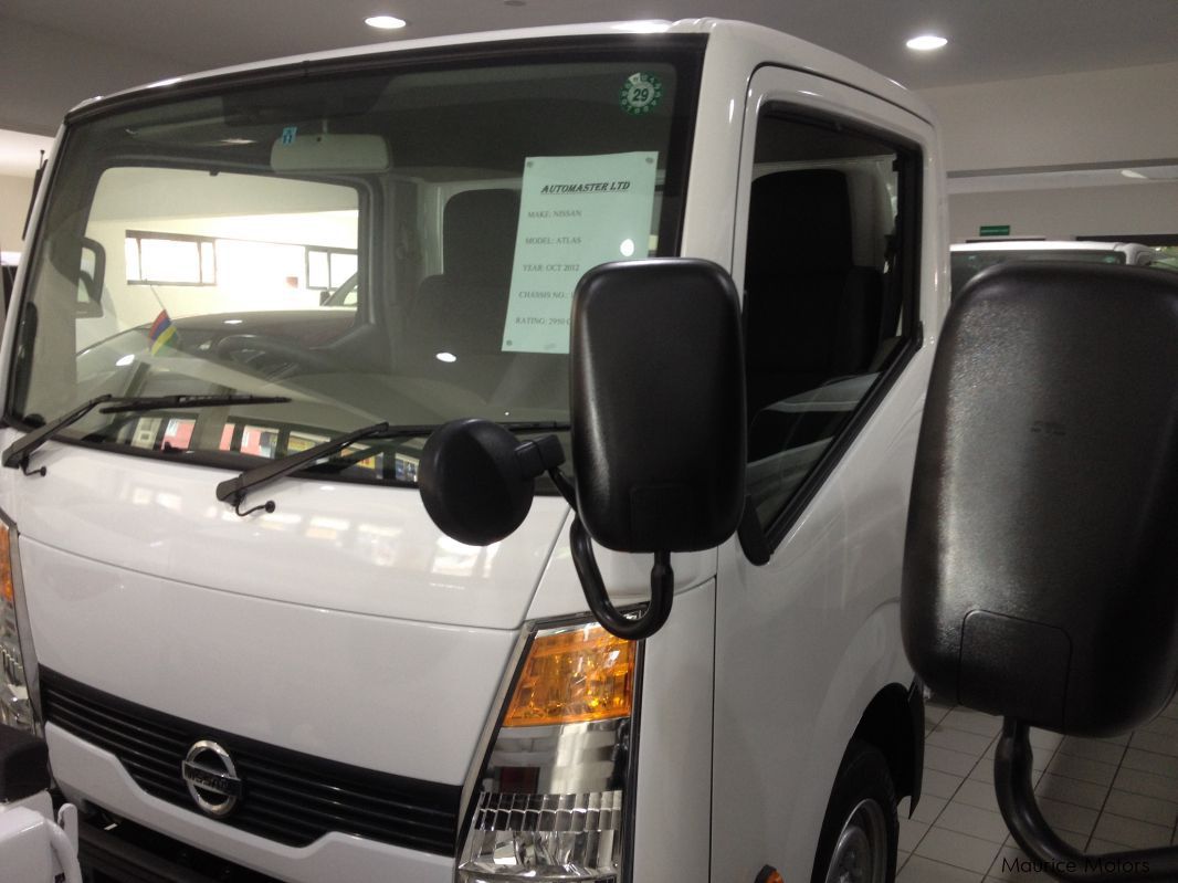 Nissan ATLAS - WHITE in Mauritius