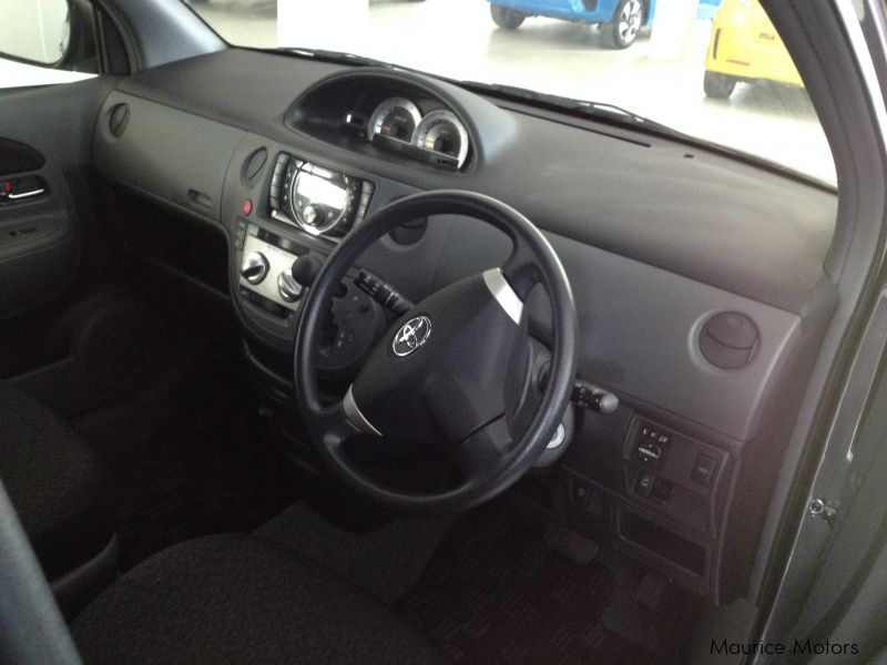Toyota SIENTA - 7 SEATS - DARK GREY in Mauritius