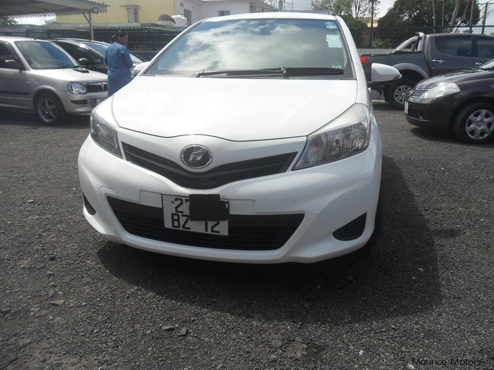 Toyota VITZ - WHITE in Mauritius