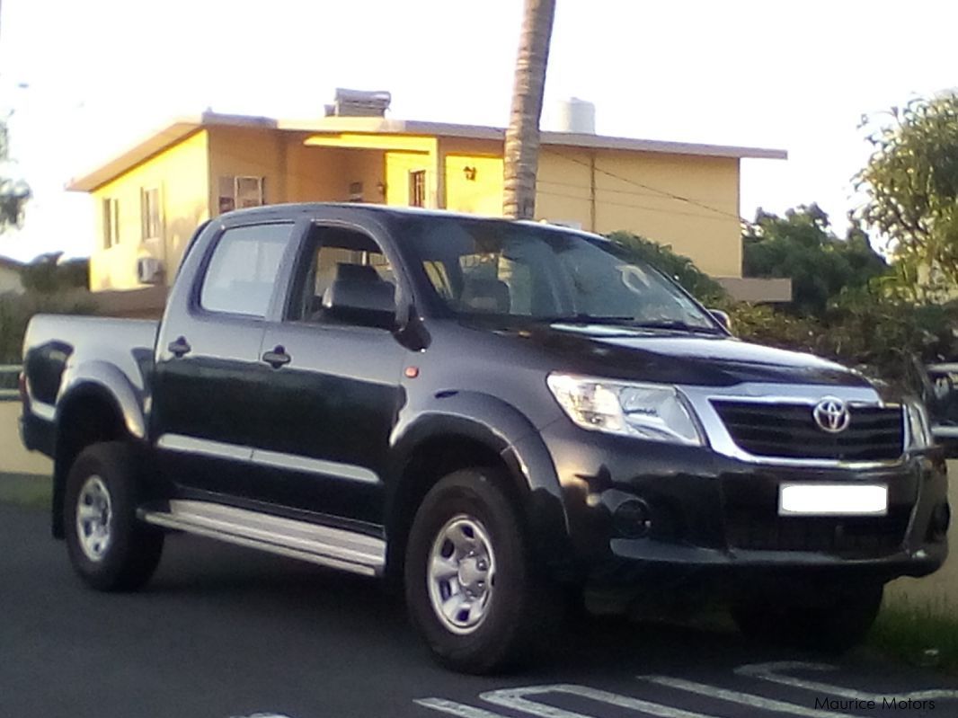 Toyota hilux 4*4 raider in Mauritius