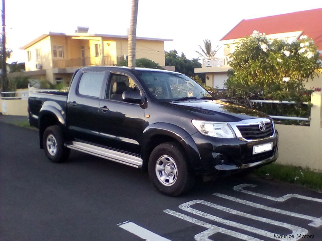 Toyota hilux 4*4 raider in Mauritius